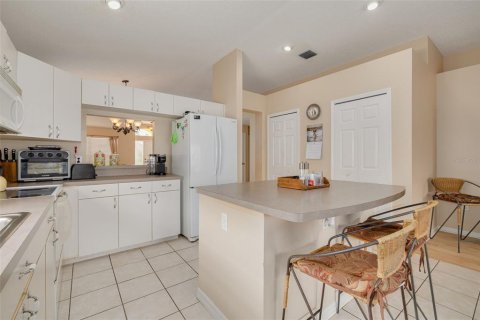 House in New Port Richey, Florida 3 bedrooms, 176.79 sq.m. № 2203839 - photo 10