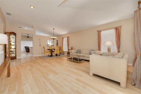 House in New Port Richey, Florida 3 bedrooms, 176.79 sq.m. № 2203839 - photo 5