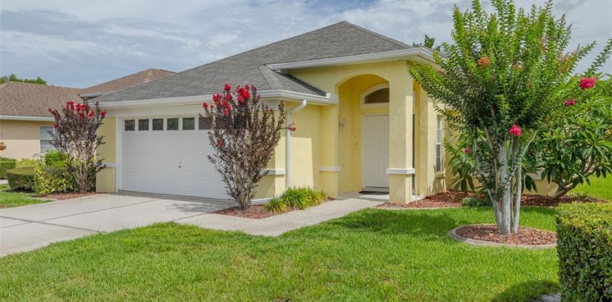 House in New Port Richey, Florida 3 bedrooms, 176.79 sq.m. № 2203839