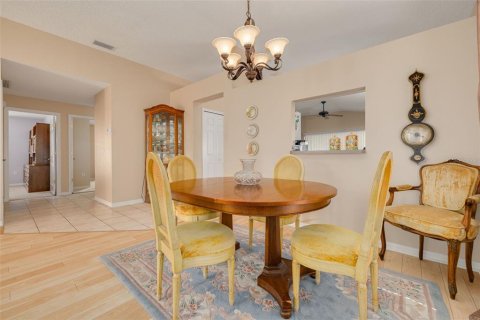 House in New Port Richey, Florida 3 bedrooms, 176.79 sq.m. № 2203839 - photo 7