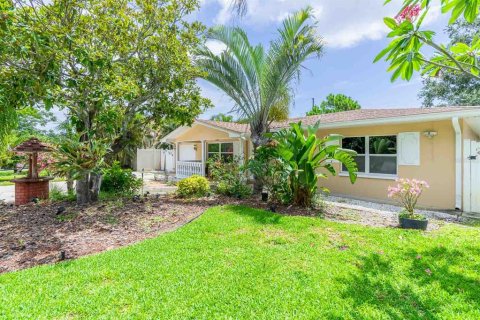 House in Clearwater, Florida 3 bedrooms, 161 sq.m. № 1787697 - photo 1
