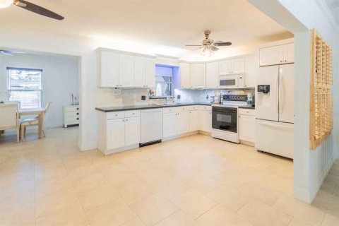 House in Clearwater, Florida 3 bedrooms, 161 sq.m. № 1787697 - photo 14