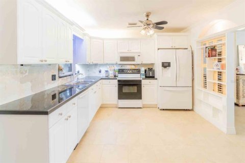 House in Clearwater, Florida 3 bedrooms, 161 sq.m. № 1787697 - photo 16