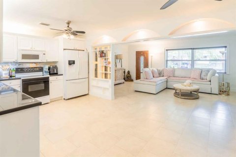 House in Clearwater, Florida 3 bedrooms, 161 sq.m. № 1787697 - photo 17
