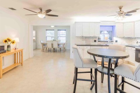 House in Clearwater, Florida 3 bedrooms, 161 sq.m. № 1787697 - photo 25