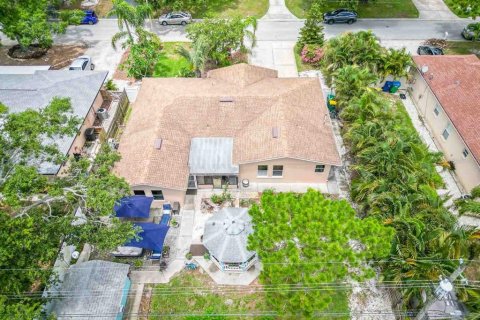 House in Clearwater, Florida 3 bedrooms, 161 sq.m. № 1787697 - photo 2