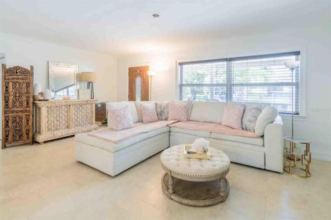 House in Clearwater, Florida 3 bedrooms, 161 sq.m. № 1787697 - photo 11