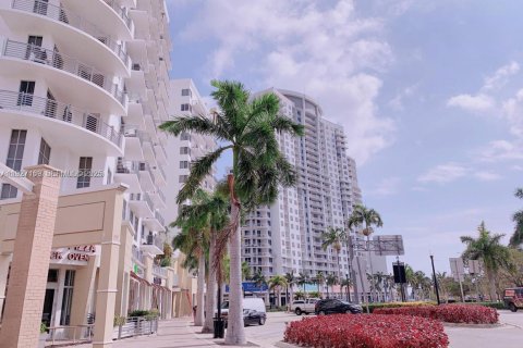 Снять в аренду кондоминиум в Холливуд, Флорида 1 спальня, 64.1м2, № 1988091 - фото 4