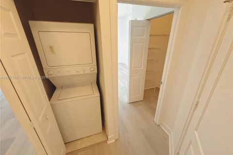 Снять в аренду кондоминиум в Холливуд, Флорида 1 спальня, 64.1м2, № 1988091 - фото 15