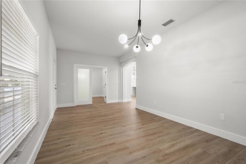 House in North Port, Florida 3 bedrooms, 187.66 sq.m. № 2425398 - photo 8