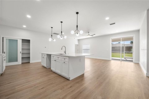 House in North Port, Florida 3 bedrooms, 187.66 sq.m. № 2425398 - photo 11