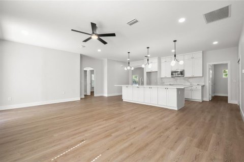 House in North Port, Florida 3 bedrooms, 187.66 sq.m. № 2425398 - photo 13