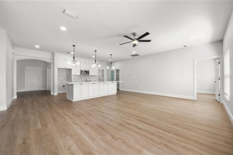 House in North Port, Florida 3 bedrooms, 187.66 sq.m. № 2425398 - photo 12