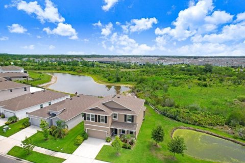House in Wesley Chapel, Florida 4 bedrooms, 256.04 sq.m. № 1792154 - photo 5