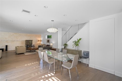 Casa en venta en Miami, Florida, 5 dormitorios, 357.49 m2 № 1971182 - foto 9
