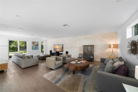 Casa en venta en Miami, Florida, 5 dormitorios, 357.49 m2 № 1971182 - foto 11