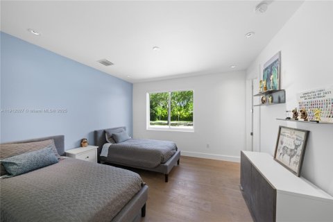 Casa en venta en Miami, Florida, 5 dormitorios, 357.49 m2 № 1971182 - foto 30