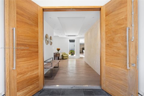 Casa en venta en Miami, Florida, 5 dormitorios, 357.49 m2 № 1971182 - foto 3