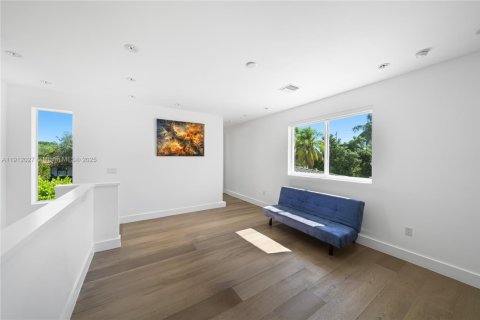 Casa en venta en Miami, Florida, 5 dormitorios, 357.49 m2 № 1971182 - foto 21