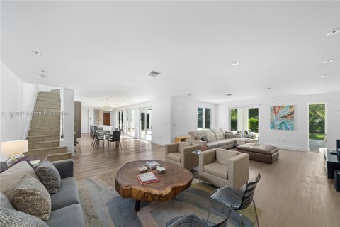 Casa en venta en Miami, Florida, 5 dormitorios, 357.49 m2 № 1971182 - foto 12