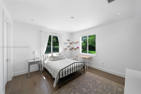 Casa en venta en Miami, Florida, 5 dormitorios, 357.49 m2 № 1971182 - foto 25