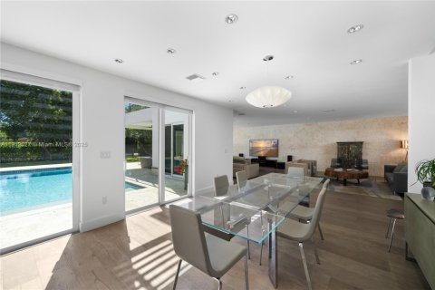 Casa en venta en Miami, Florida, 5 dormitorios, 357.49 m2 № 1971182 - foto 10