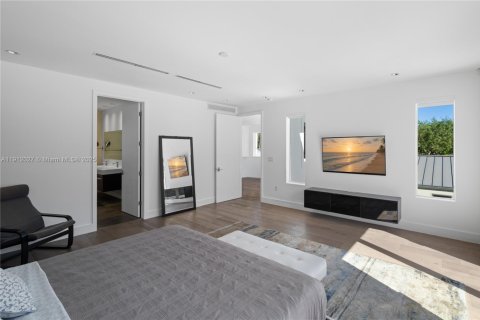 Casa en venta en Miami, Florida, 5 dormitorios, 357.49 m2 № 1971182 - foto 16