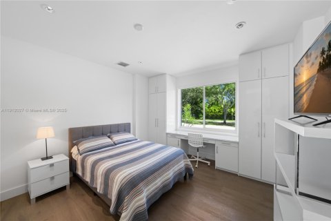 Casa en venta en Miami, Florida, 5 dormitorios, 357.49 m2 № 1971182 - foto 28
