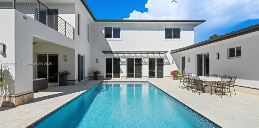 Casa en Miami, Florida 5 dormitorios, 357.49 m2 № 1971182