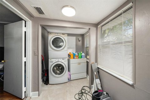 Propiedad comercial en venta en Tampa, Florida, 5 dormitorios, 126.9 m2 № 1906601 - foto 13