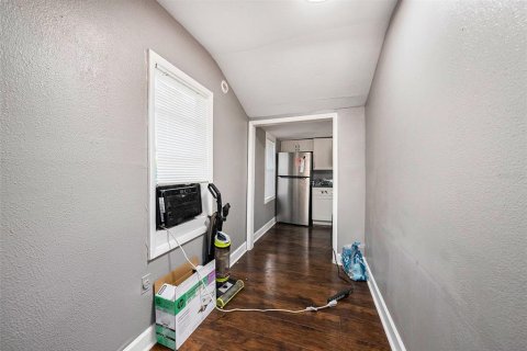 Propiedad comercial en venta en Tampa, Florida, 5 dormitorios, 126.9 m2 № 1906601 - foto 6