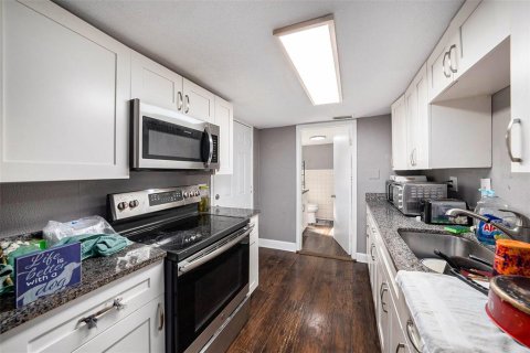 Propiedad comercial en venta en Tampa, Florida, 5 dormitorios, 126.9 m2 № 1906601 - foto 7