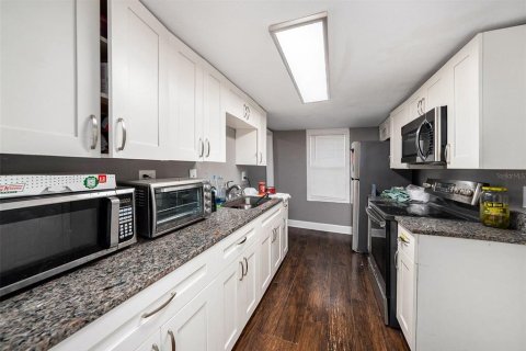 Propiedad comercial en venta en Tampa, Florida, 5 dormitorios, 126.9 m2 № 1906601 - foto 8
