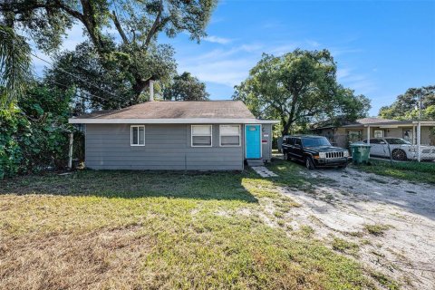 Propiedad comercial en venta en Tampa, Florida, 5 dormitorios, 126.9 m2 № 1906601 - foto 1