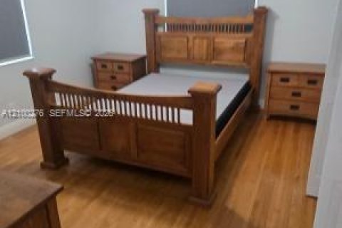 Villa ou maison à louer à Dania Beach, Floride: 2 chambres, 124.58 m2 № 2400693 - photo 2