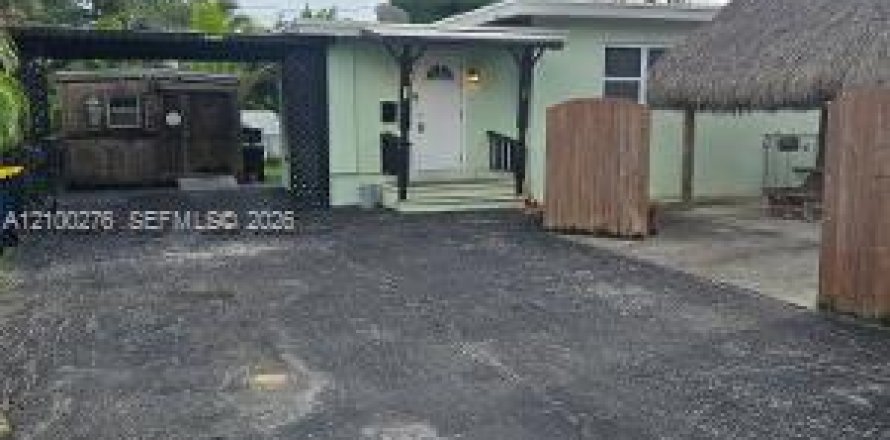 Villa ou maison à Dania Beach, Floride 2 chambres, 124.58 m2 № 2400693