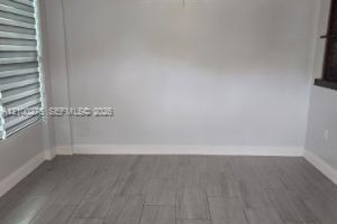 Villa ou maison à louer à Dania Beach, Floride: 2 chambres, 124.58 m2 № 2400693 - photo 5