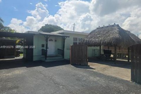 Villa ou maison à louer à Dania Beach, Floride: 2 chambres, 124.58 m2 № 2400693 - photo 9