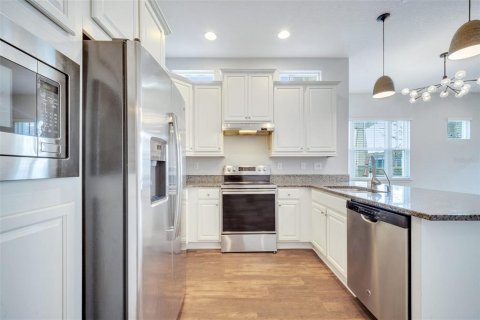Townhouse in Orlando, Florida 4 bedrooms, 180.69 sq.m. № 1719191 - photo 7