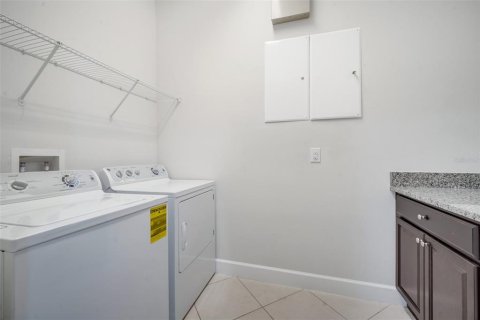 Townhouse in Orlando, Florida 4 bedrooms, 180.69 sq.m. № 1719191 - photo 18
