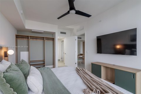 Condo in Miami, Florida, 1 bedroom  № 2081921 - photo 11