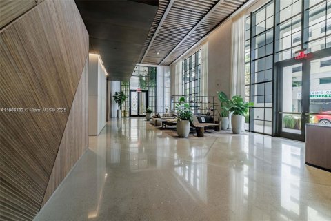 Condo in Miami, Florida, 1 bedroom  № 2081921 - photo 2