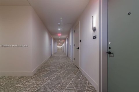 Condo in Miami, Florida, 1 bedroom  № 2081921 - photo 3