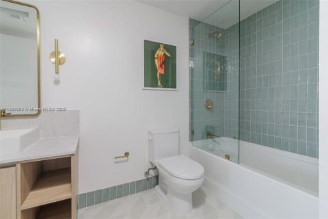 Condo in Miami, Florida, 1 bedroom  № 2081921 - photo 7
