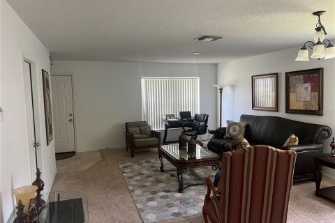 House in Winter Garden, Florida 4 bedrooms, 204.29 sq.m. № 2216880 - photo 2