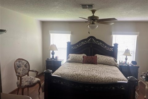 House in Winter Garden, Florida 4 bedrooms, 204.29 sq.m. № 2216880 - photo 5