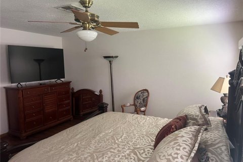 House in Winter Garden, Florida 4 bedrooms, 204.29 sq.m. № 2216880 - photo 6