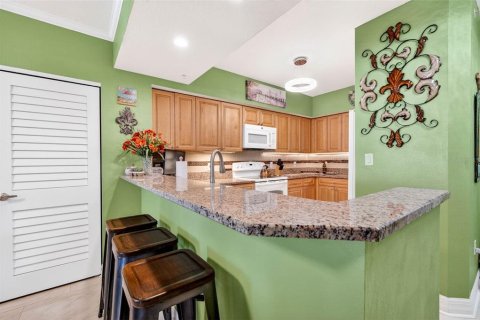 Condo in New Port Richey, Florida, 2 bedrooms № 2134703 - photo 6