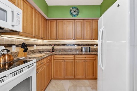 Condo in New Port Richey, Florida, 2 bedrooms № 2134703 - photo 11
