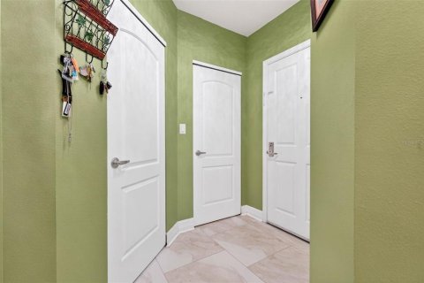 Condo in New Port Richey, Florida, 2 bedrooms № 2134703 - photo 5
